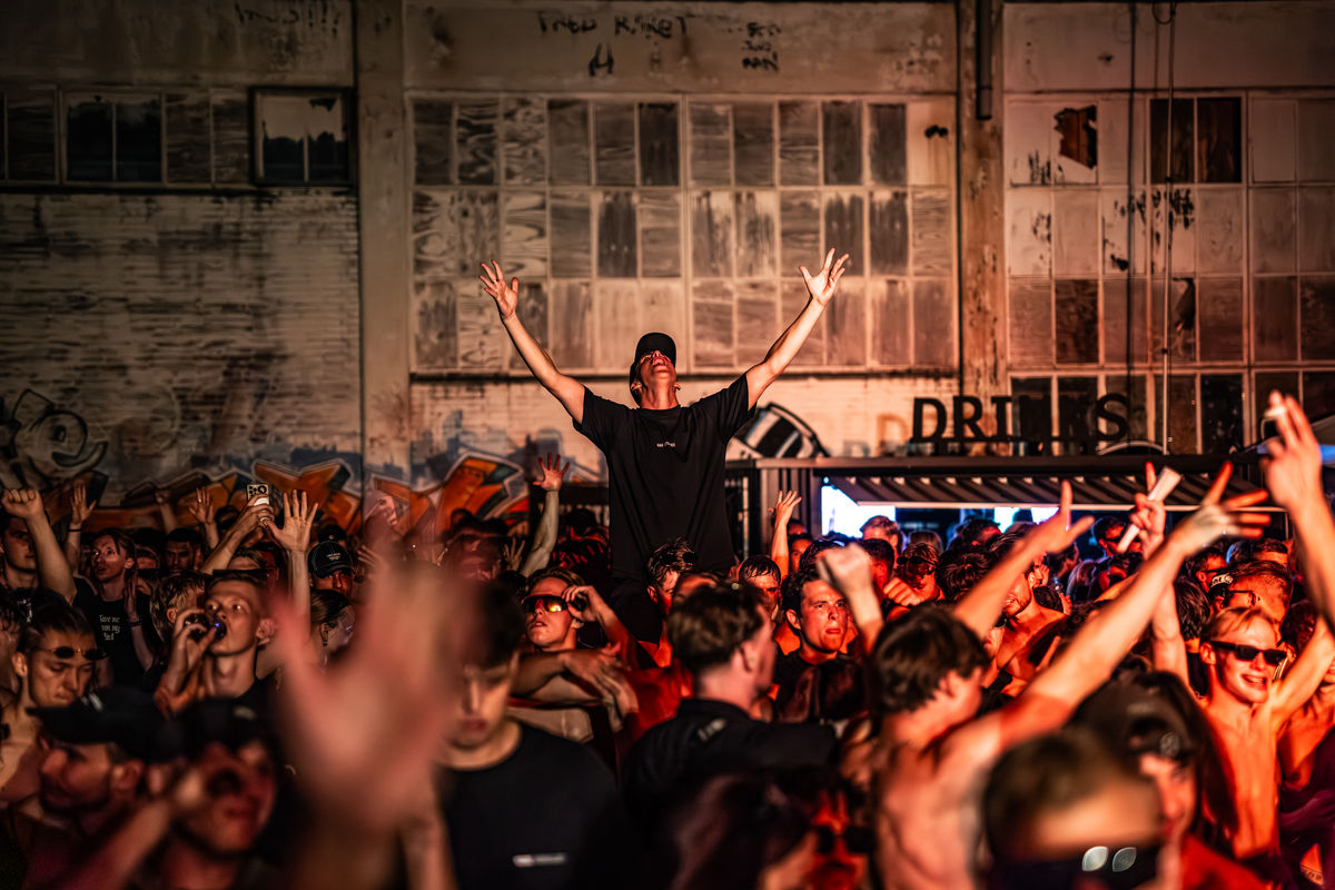 Loading... just a sec